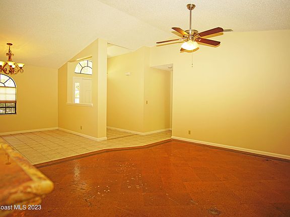 2nd image of 847 Gardener Rd