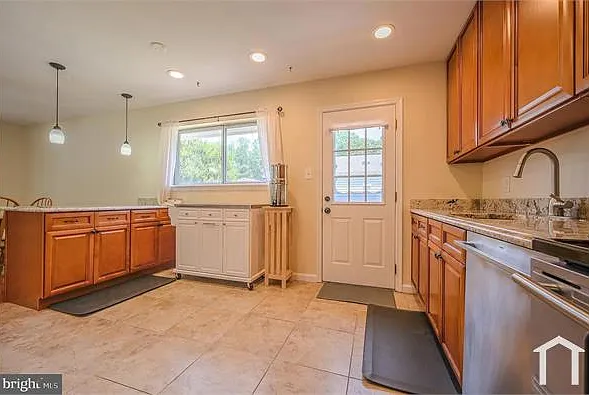 2893 Chalet Ct — Photo 2