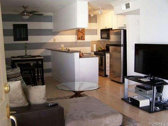 3rd image of 7035 Woodley Ave Unit 217