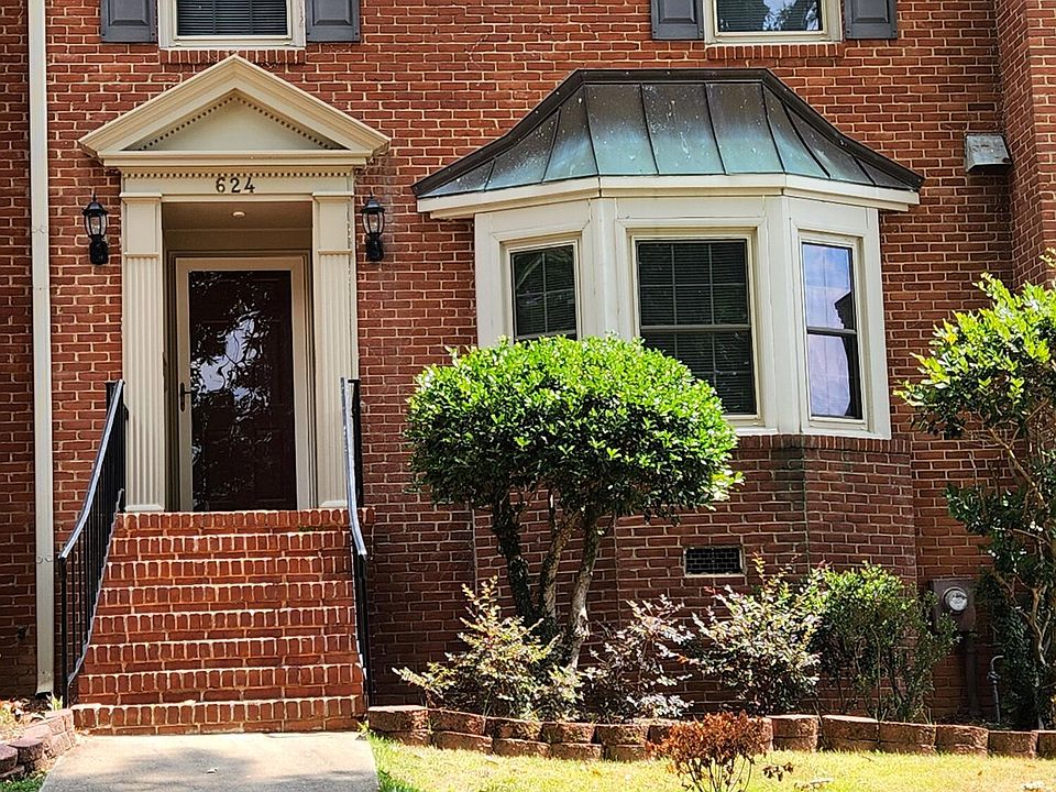 1st image of 624 Crown Point Dr