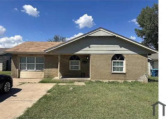 307 W Campbell Dr