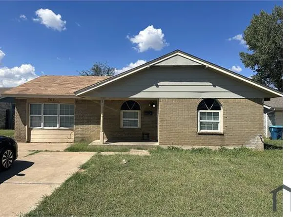 307 W Campbell Dr, Midwest City, OK 73110