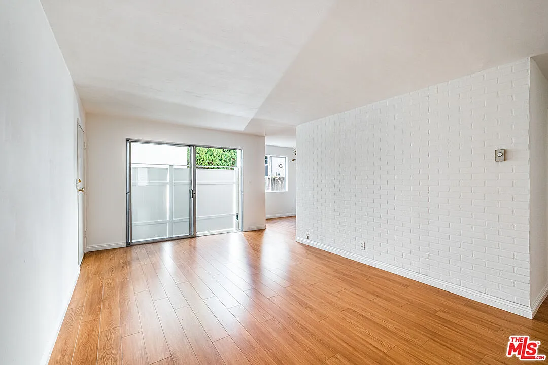 3 bed, 2.0 bath, 1200 sqft, $5,800 — Photo 3