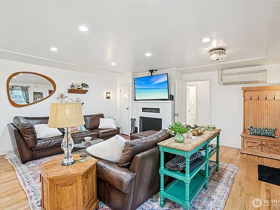 5th image of 4019 NE 60th Street