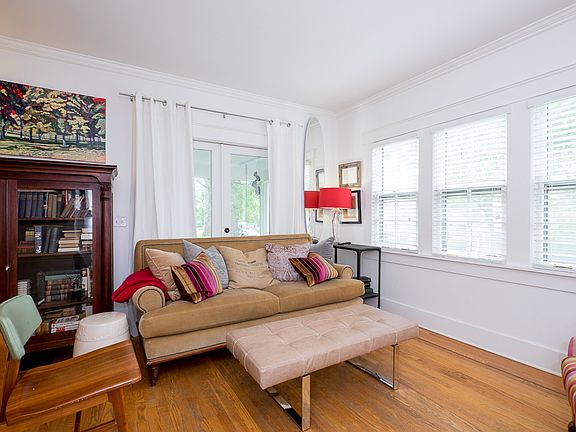 5th image of 2614 Essex Pl