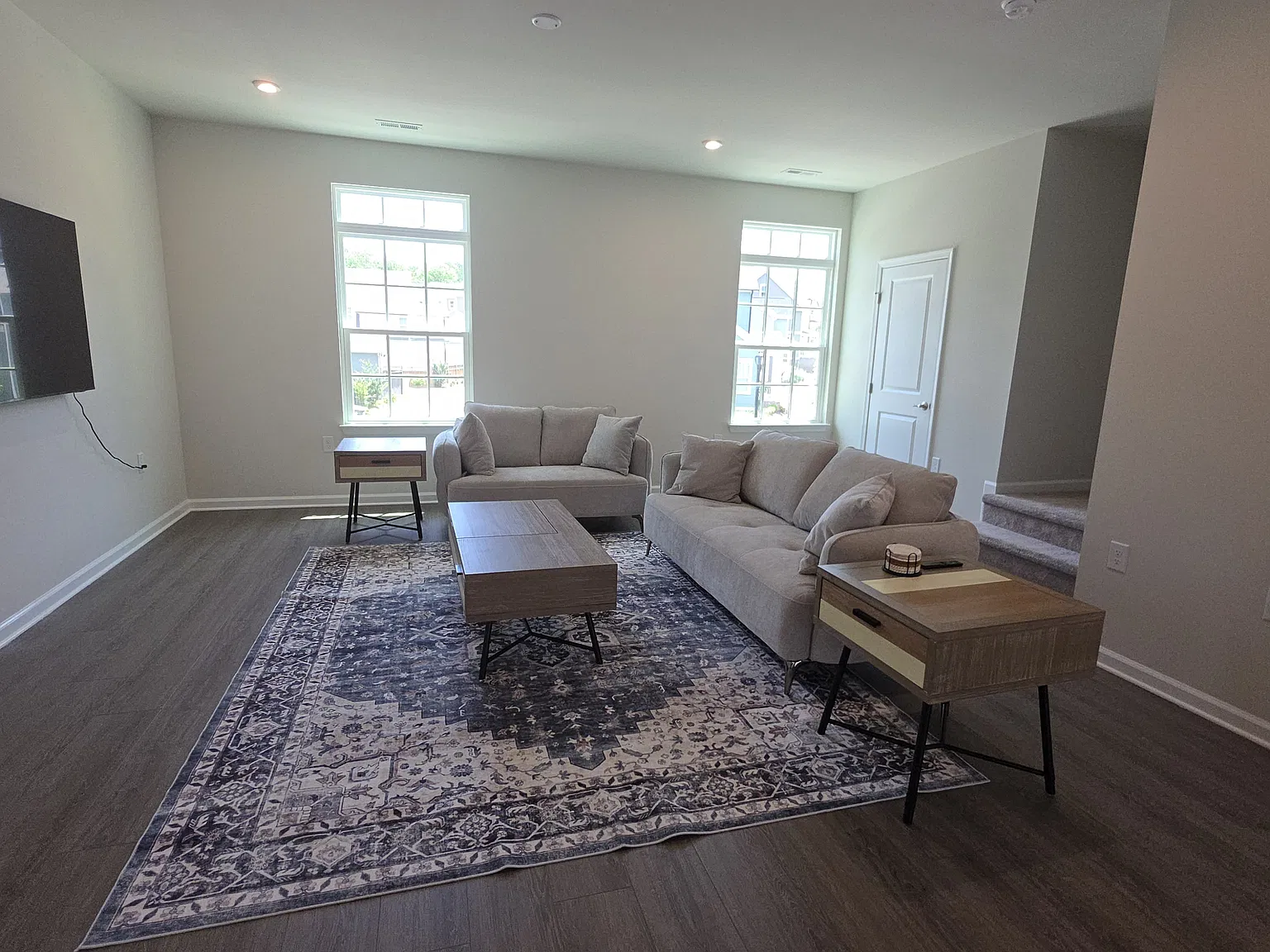 3 bed, 1693 sqft, $3,299 — Photo 3