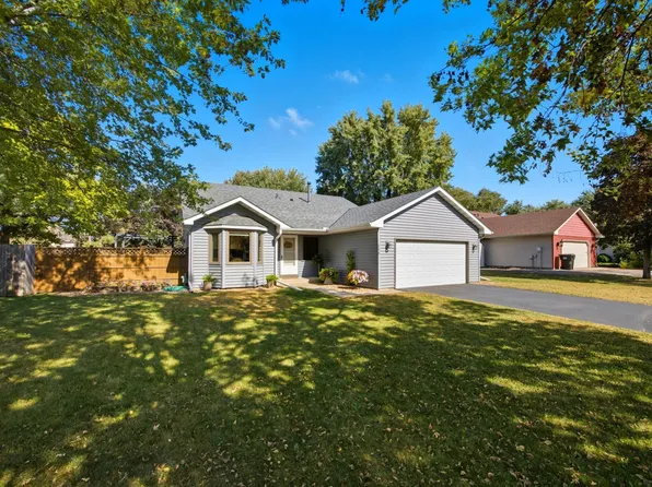 145 Green Briar Dr, Lino Lakes, MN 55014