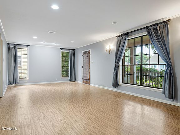 5th image of 208 Country Club Dr
