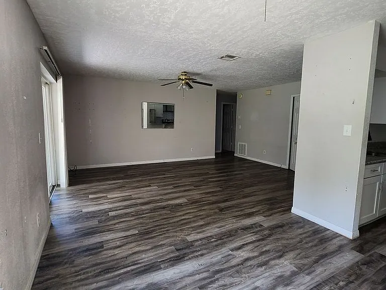 221 Loch Low Dr — Photo 8