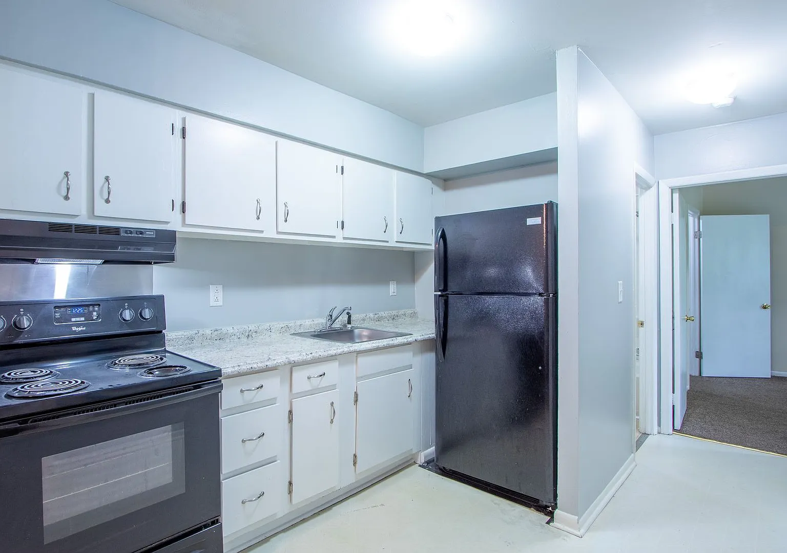 Crest Manor Apartments — Photo 2