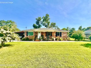 422 W Carter Ave, Blackshear, GA 31516