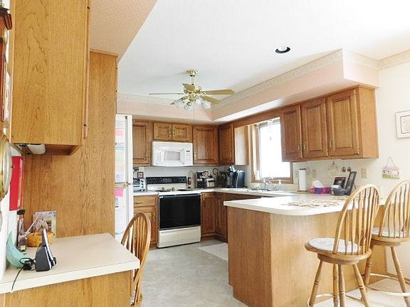 5th image of 153 Deerfield Cir