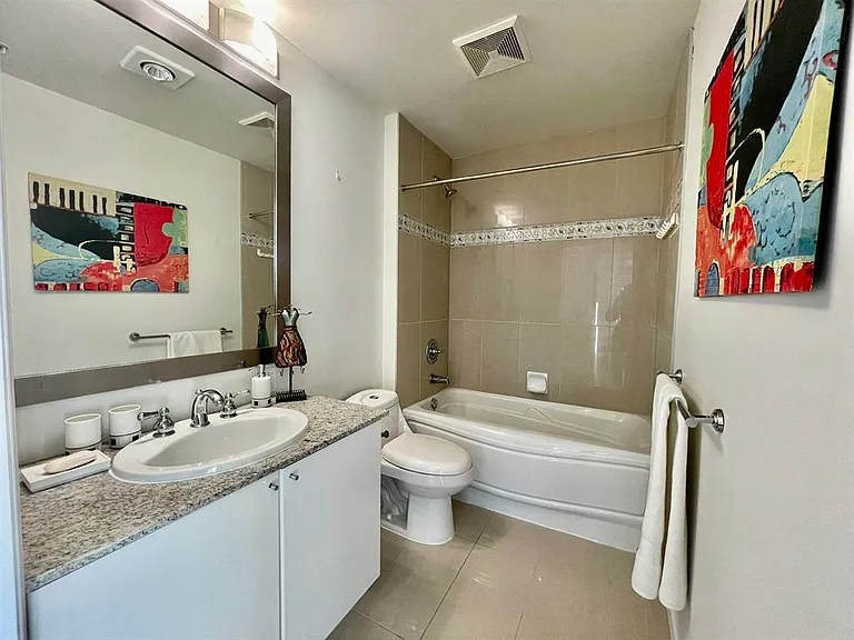 1211 Melville St #1703 — Photo 11