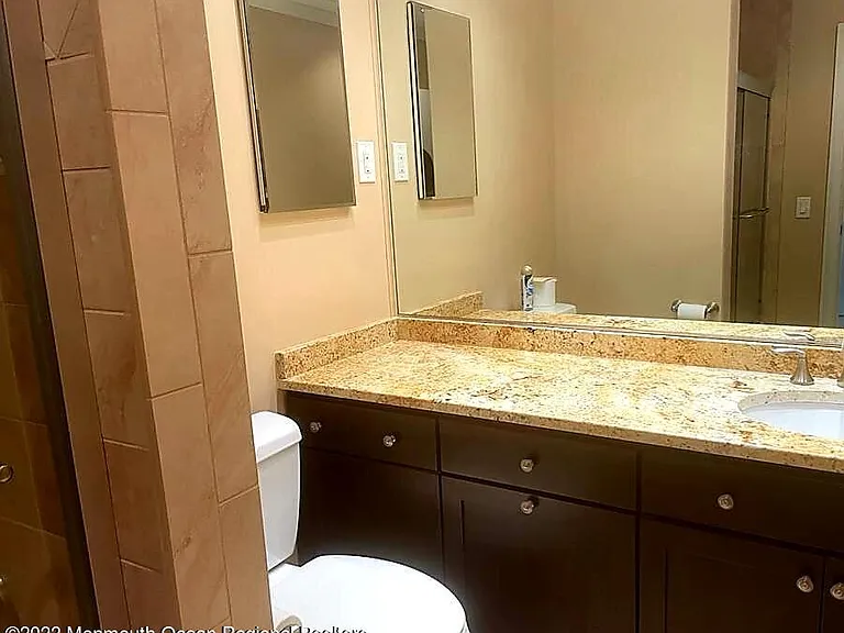 4 Joanna Ct — Photo 11