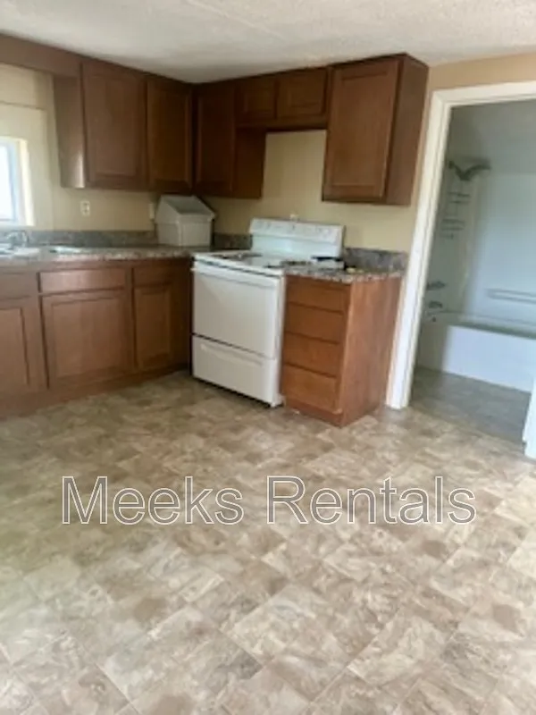 2 bed, 1.0 bath, 700 sqft, $650 — Photo 3