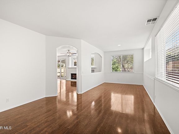 3rd image of 460 Fallbrook Ave