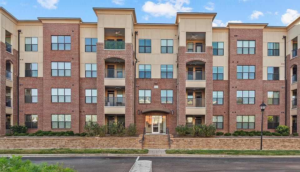 1st image of 700 Finsbury St APT 200