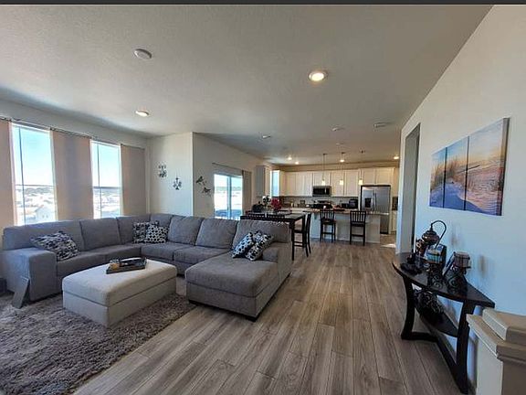 3rd image of 1028 Black Saddle St