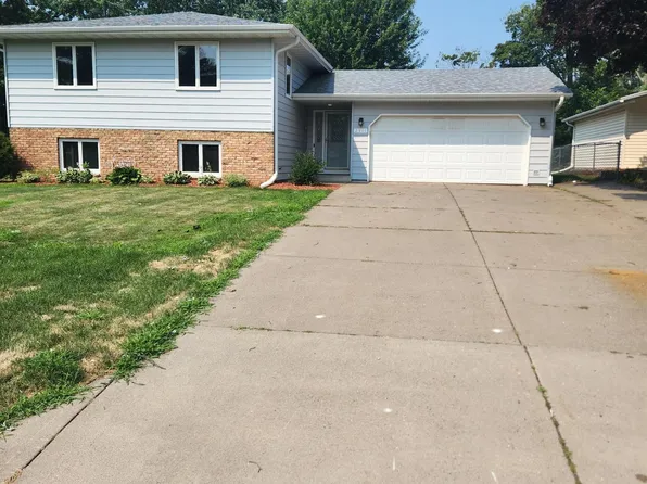 2911 Bartelmy Ln, Saint Paul, MN 55109