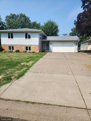 2911 Bartelmy Ln, Saint Paul, MN 55109