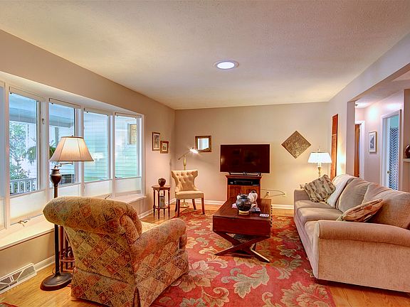 5th image of 157 Curtis Dr