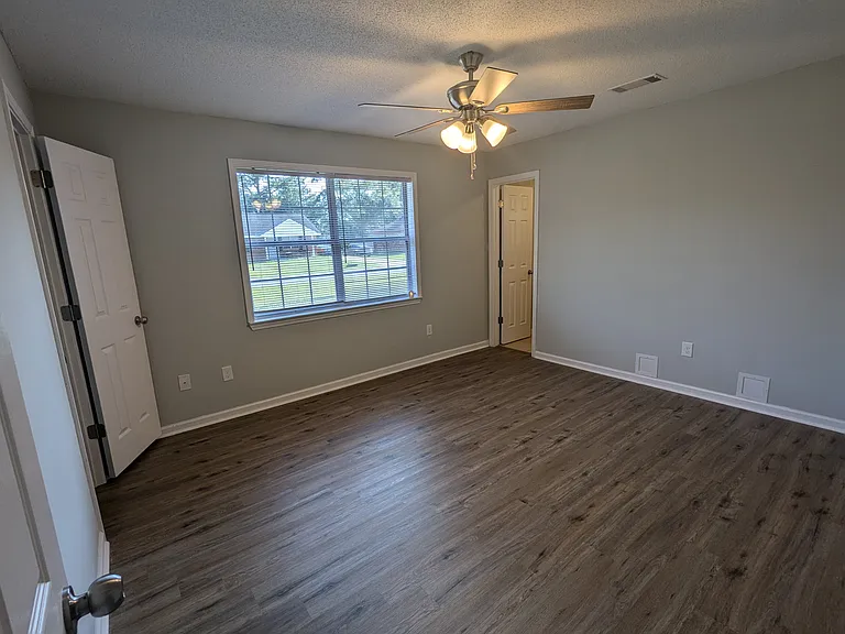 177 Sheila Dr — Photo 3