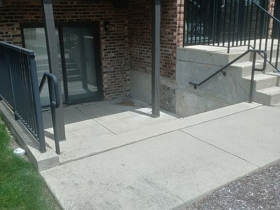 2nd image of 1480 Stonebridge Cir #1-D