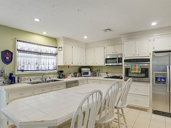 3rd image of 603 Holmes Hollow Ln