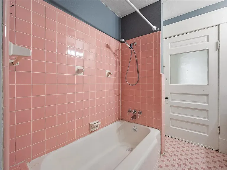 607 W Brown St — Photo 4