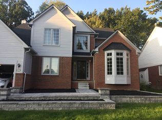 1827 Cloverdale Dr, Rochester, MI 48307