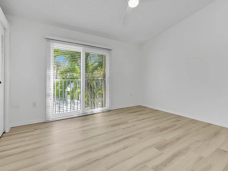 1006 Jeffery St — Photo 11