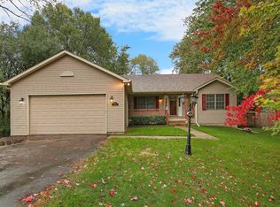 7912 Highview Dr, Wonder Lake, IL 60097