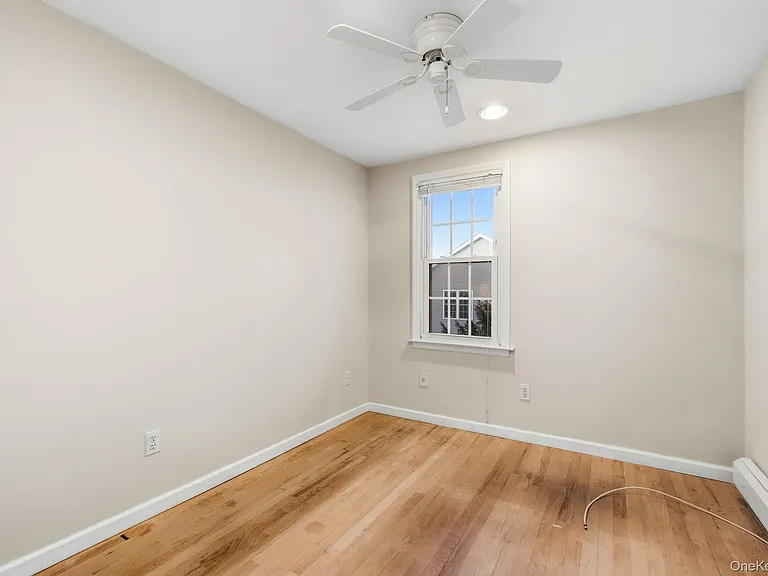 983 Warren Ave — Photo 14