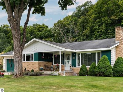 7184 S West Bay Shore Dr, Traverse City, MI, 49684