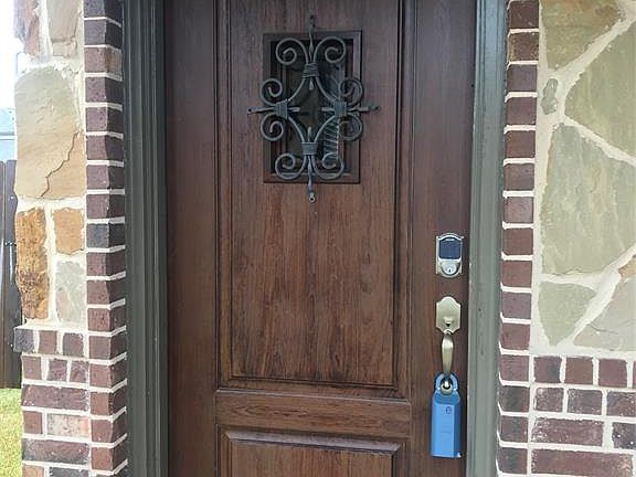 3rd image of 3064 Hawthorne Glen Ln