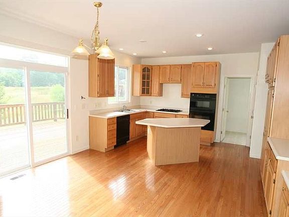 Gourmet eat-in kitchen