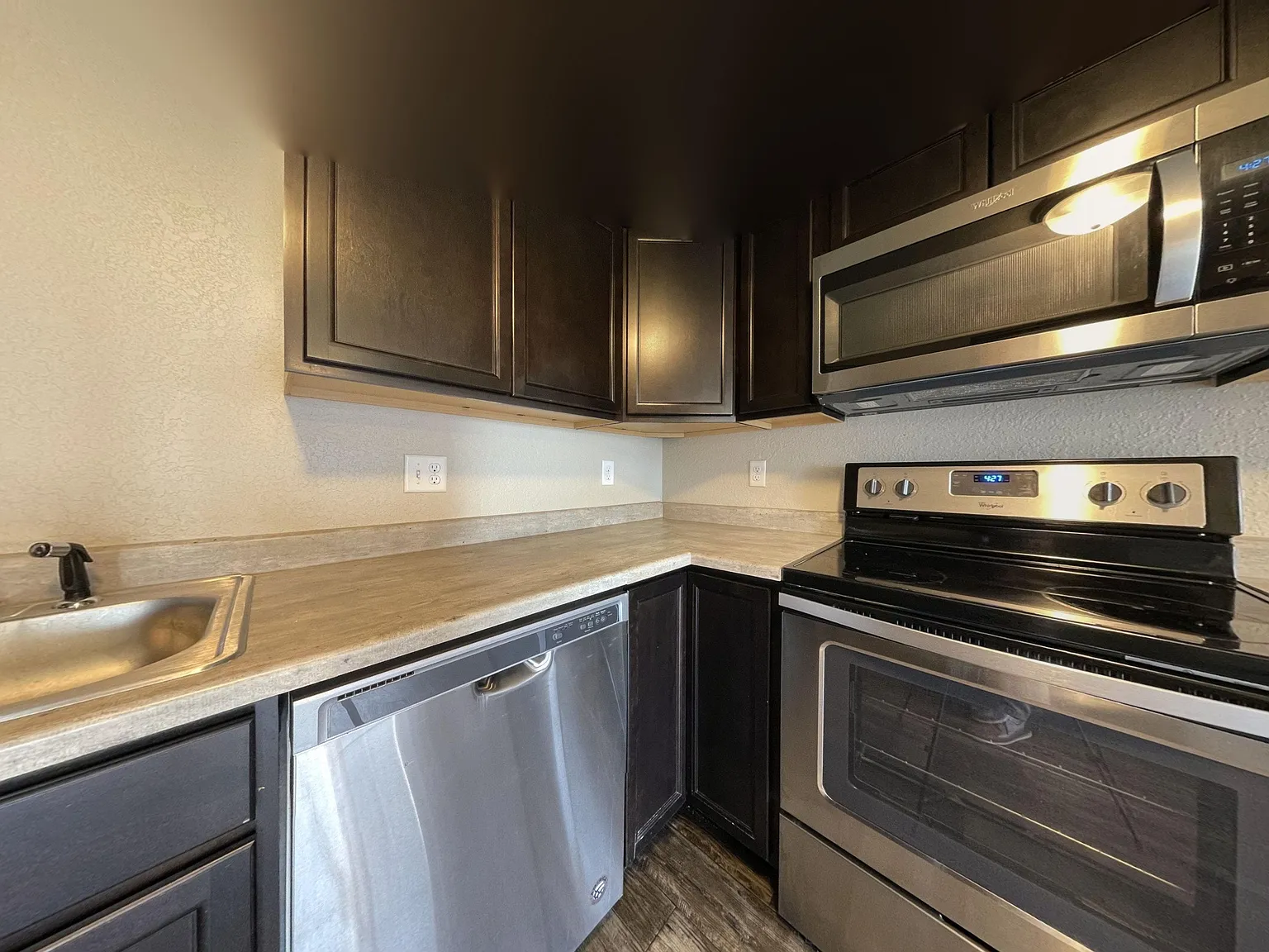2 bed, 1070 sqft, $1,255 — Photo 4