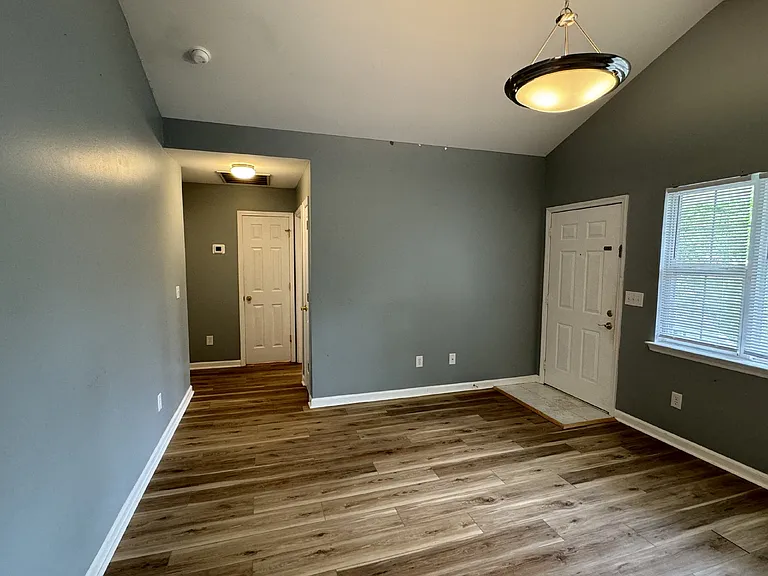 4404 McClelland Dr — Photo 5