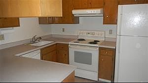 3rd image of 7000 Catlen Way
