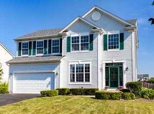 215 Thrush Cir, Lindenhurst, IL 60046