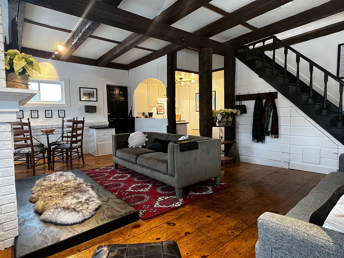 Living space looking toward kitchen and entry door - 31 Adams Mill Rd #2