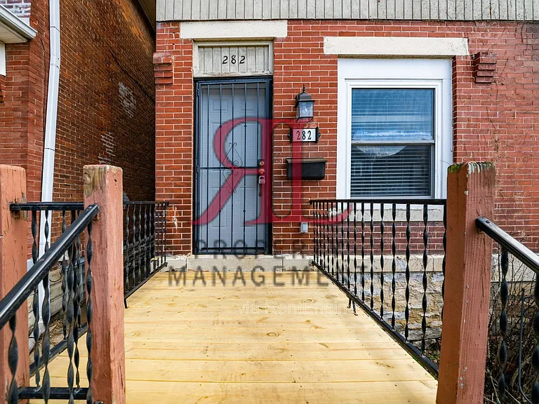 282 S Ohio Ave — Photo 5