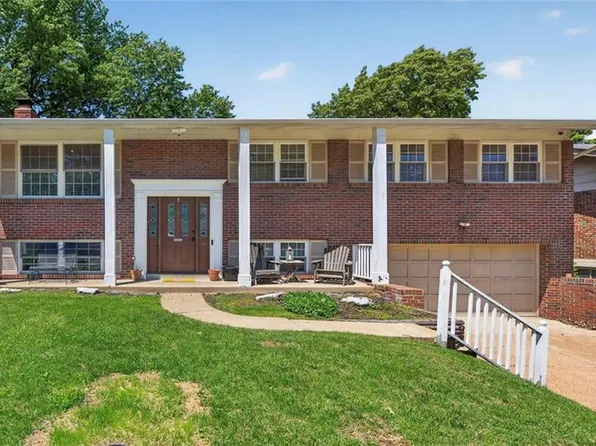 11223 Claywood Dr, Saint Louis, MO 63126
