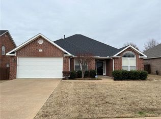 4178 Green Side Ln, Springdale, AR 72762