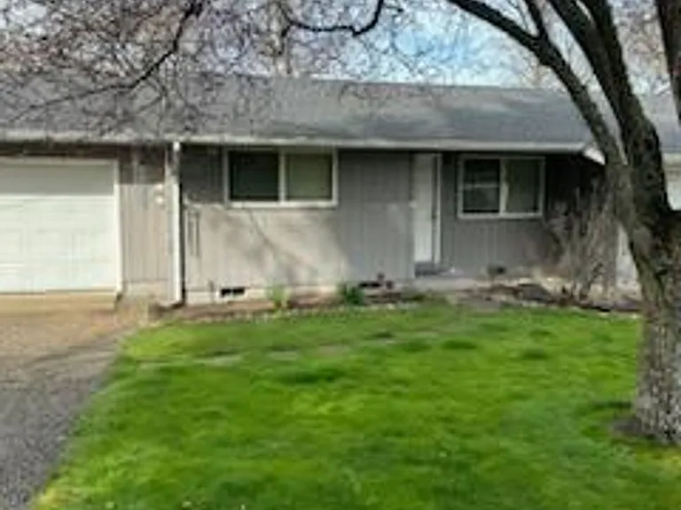 1100 Linn Way #B — Photo 1