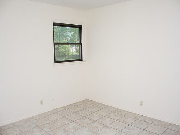 4th image of 1005 Southland Dr