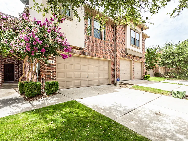 1173 Landon Ln — Photo 1