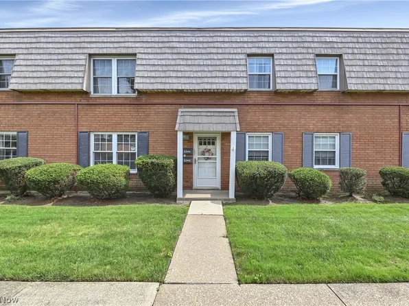 2793 Pease Dr #C303, Rocky River, OH 44116