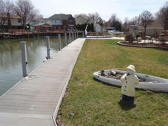 122' Seawall-composite deck