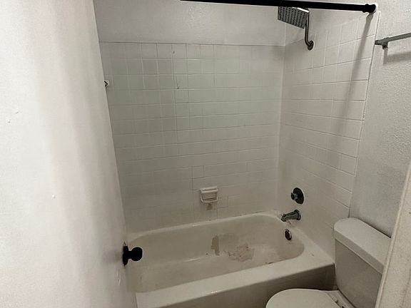 4th image of 5625 Antoine Dr APT 1307